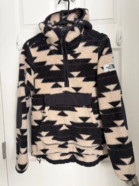 The North Face Teddy Fleece Pullover Jacket